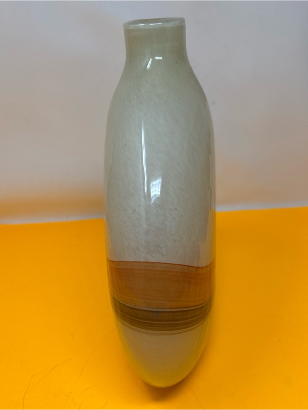 Vintage Pier 1 vase decor Hand-Blown Glass Vase in Cream with Amber Band used - Picture 4 of 11